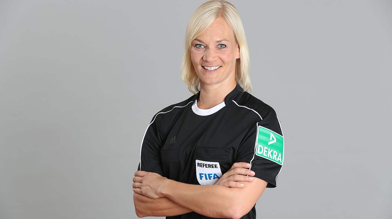 Bibiana Steinhaus l'une des meilleurs arbitres féminines les plus sexy du monde du football – Clasement 2024
